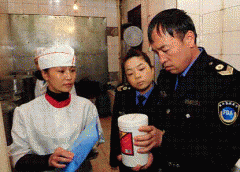 <b><b>违法出产运营者实行最峻厉的惩罚</b></b>